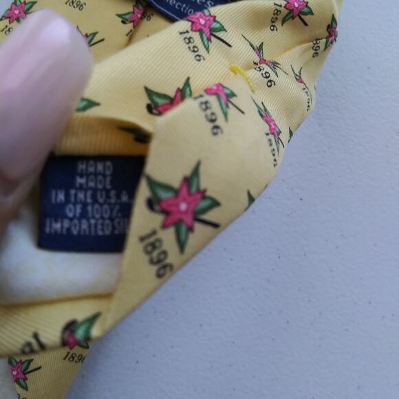 Vineyard Vines Golf Floral Stylish Silk Blue and Yellow Patterned Neckties - Picture 13 of 13